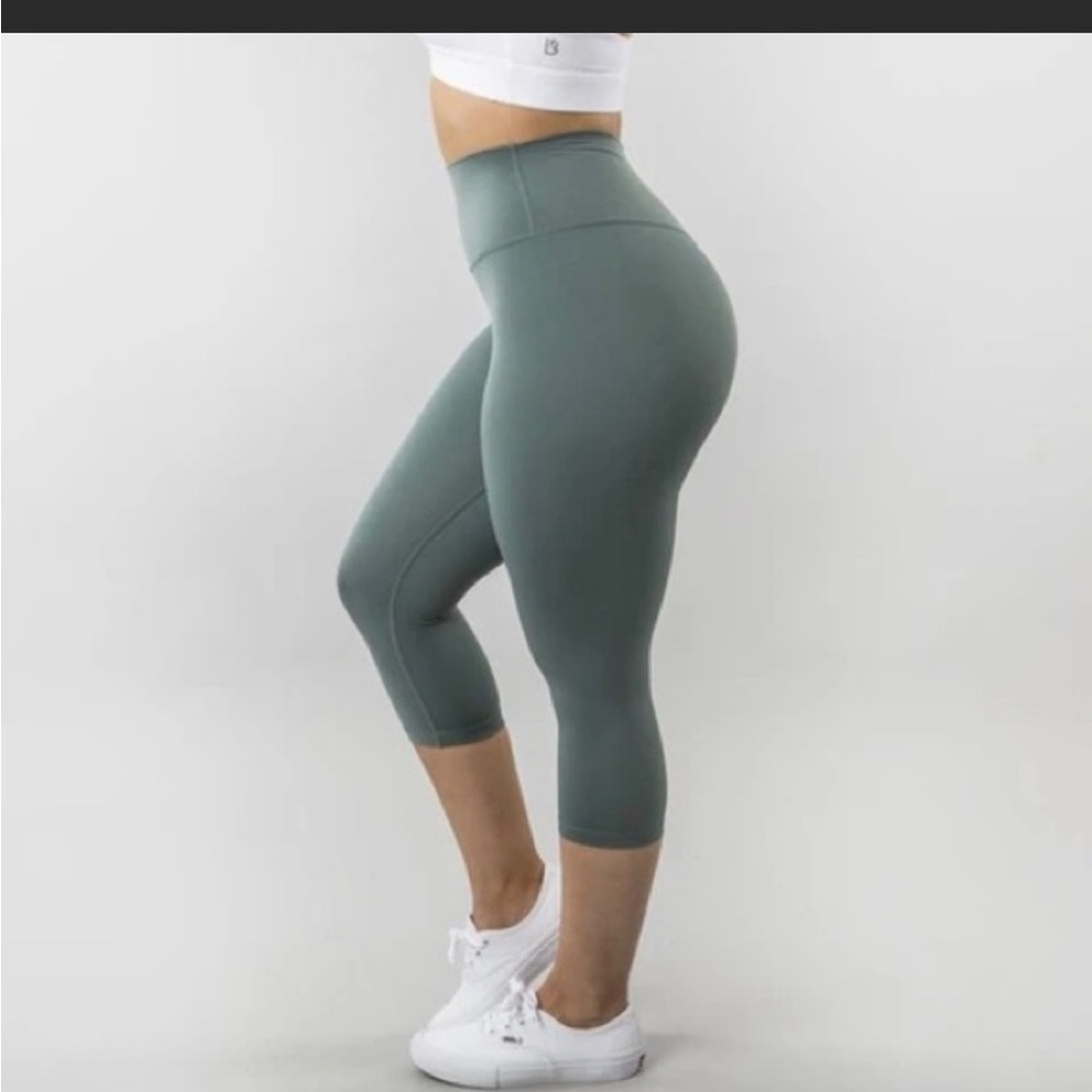 Buff bunny capris